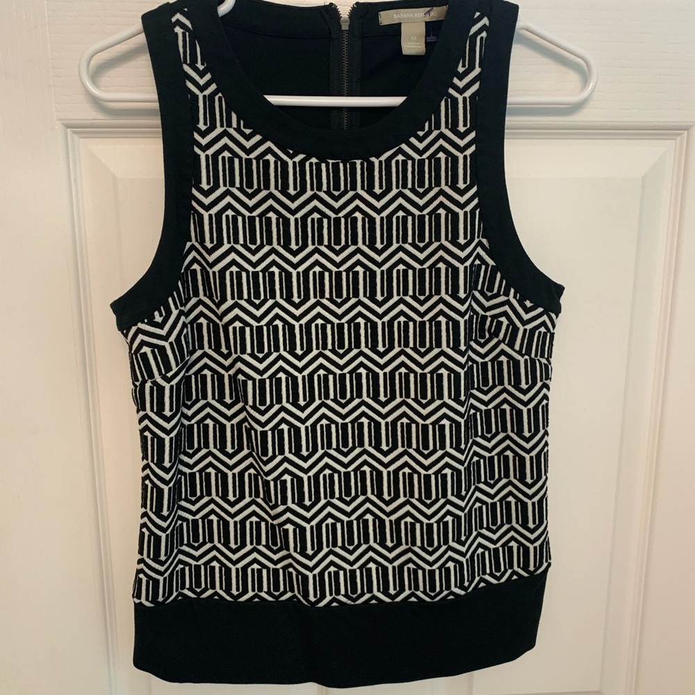 Banana Republic Black and White Graphic Fitted Tank Top. Medium